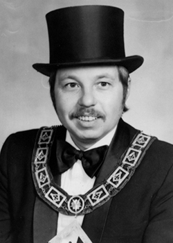 1975 Gary L Willoughby (250 x 350)