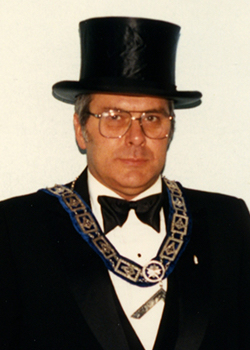 1987 Jack W Travillian (250 x 350)