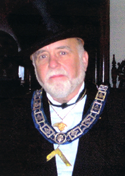 2001 Raymond L Holcomb (250 x 350)